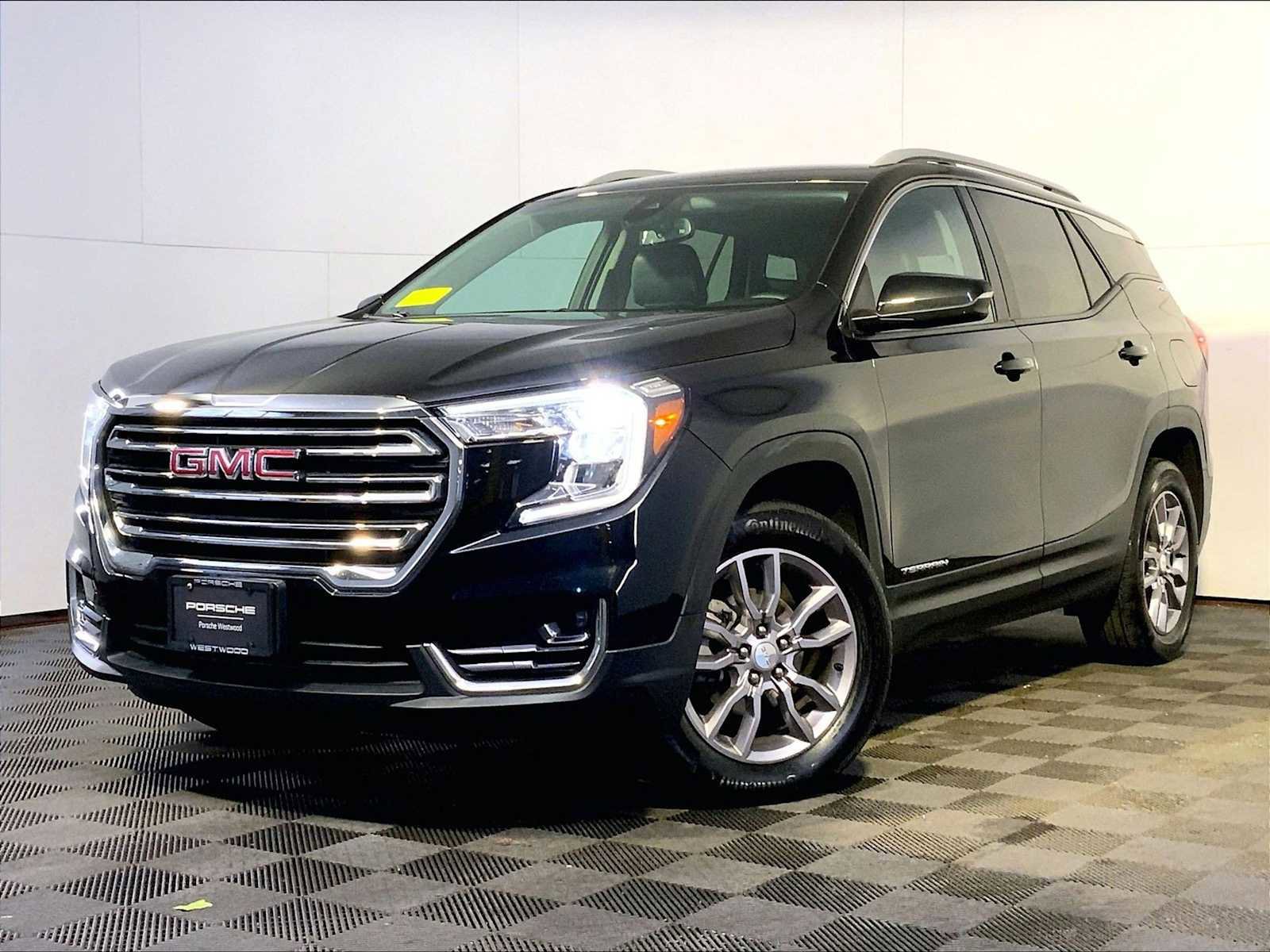 Used 2023 GMC Terrain SLT image 1