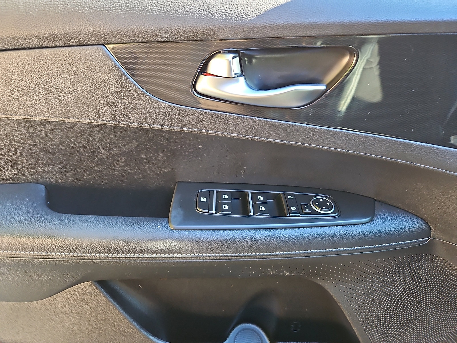 Used 2023 Kia Forte GT-Line FWD image 12