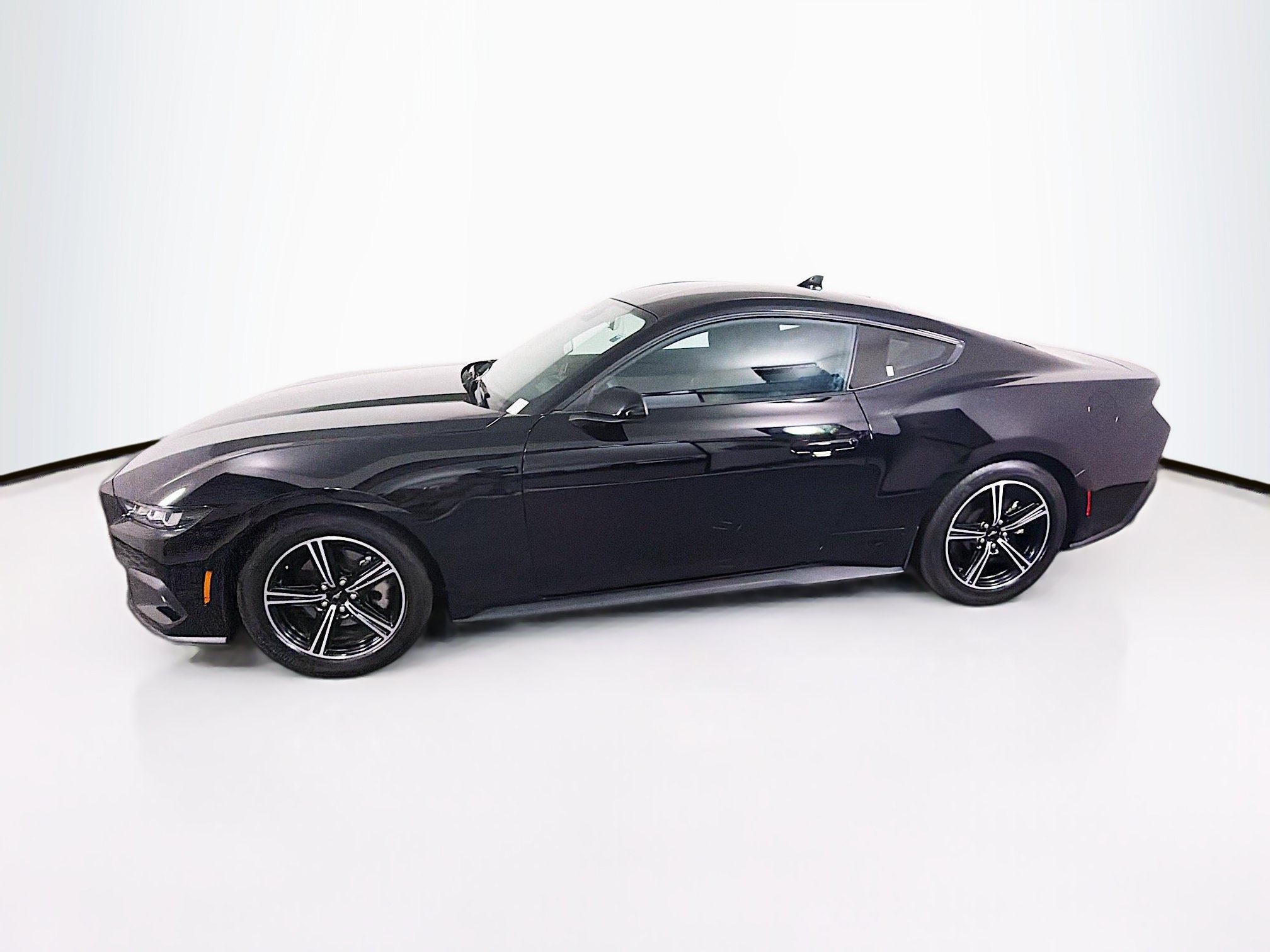 Used 2025 Ford Mustang Coupe RWD image 4