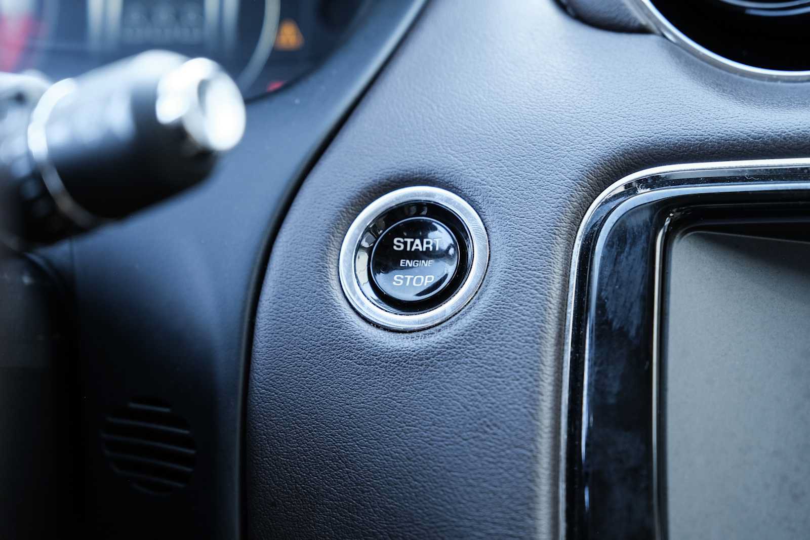Used 2017 Jaguar XJ R-Sport RWD image 41