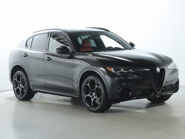 Used 2024 Alfa Romeo Stelvio Veloce image 9