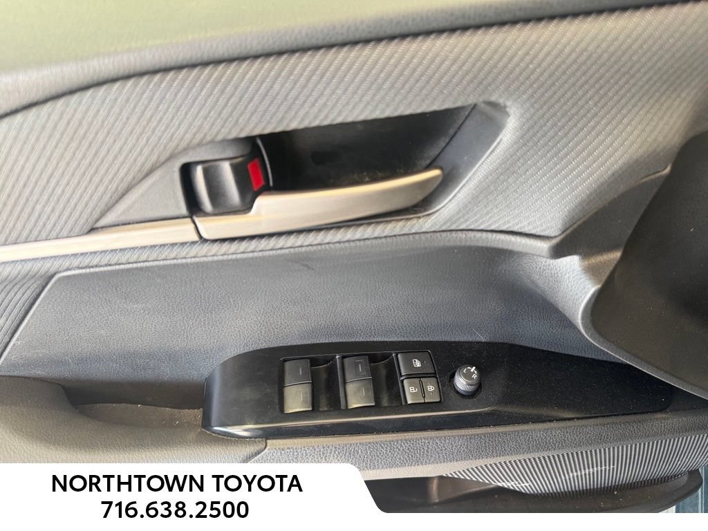 Used 2025 Toyota Camry SE FWD image 15