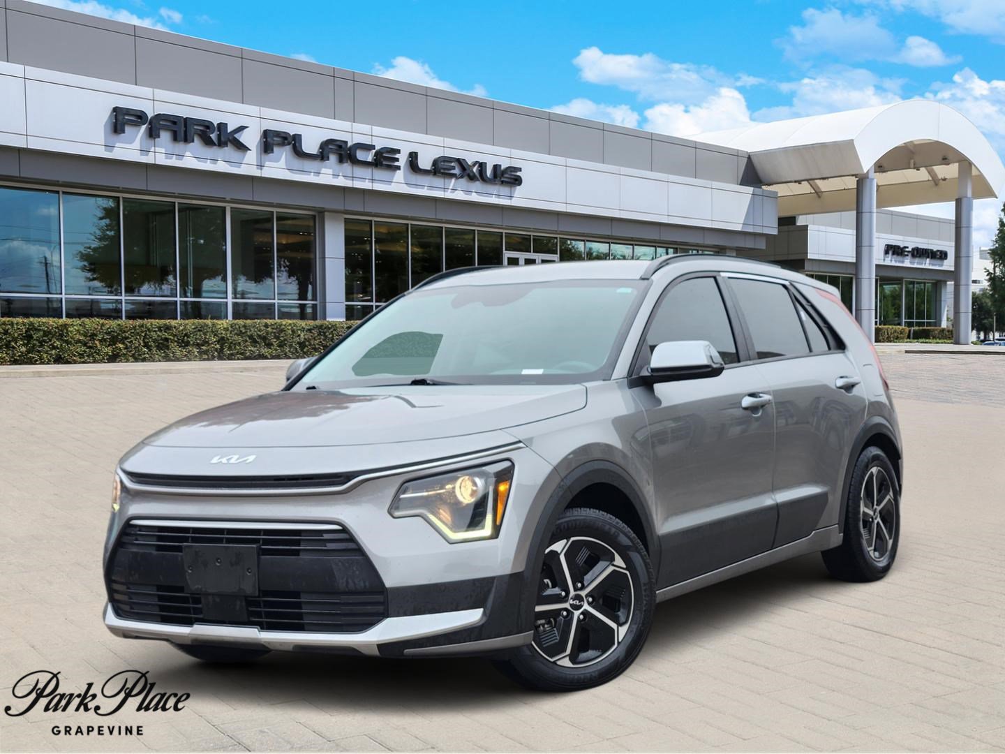 Used 2023 Kia Niro EX image 1