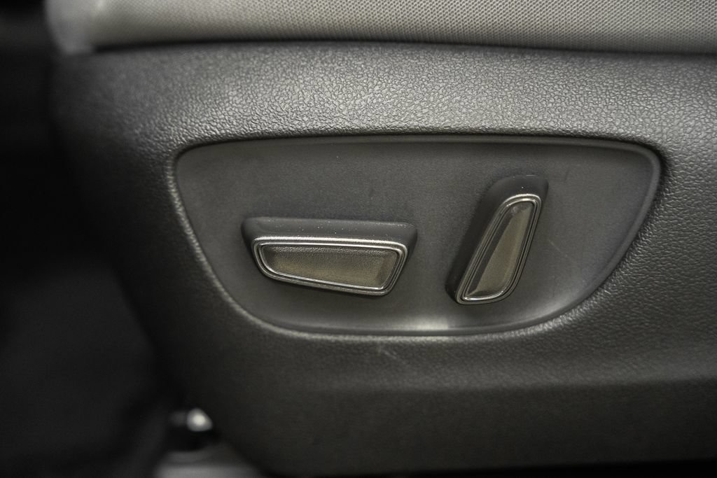 Used 2025 Toyota Sienna LE FWD image 34