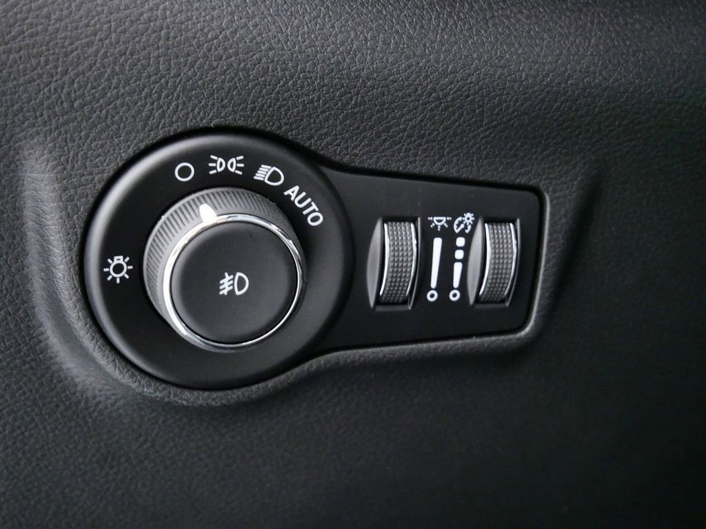 Used 2024 Jeep Compass Latitude image 35