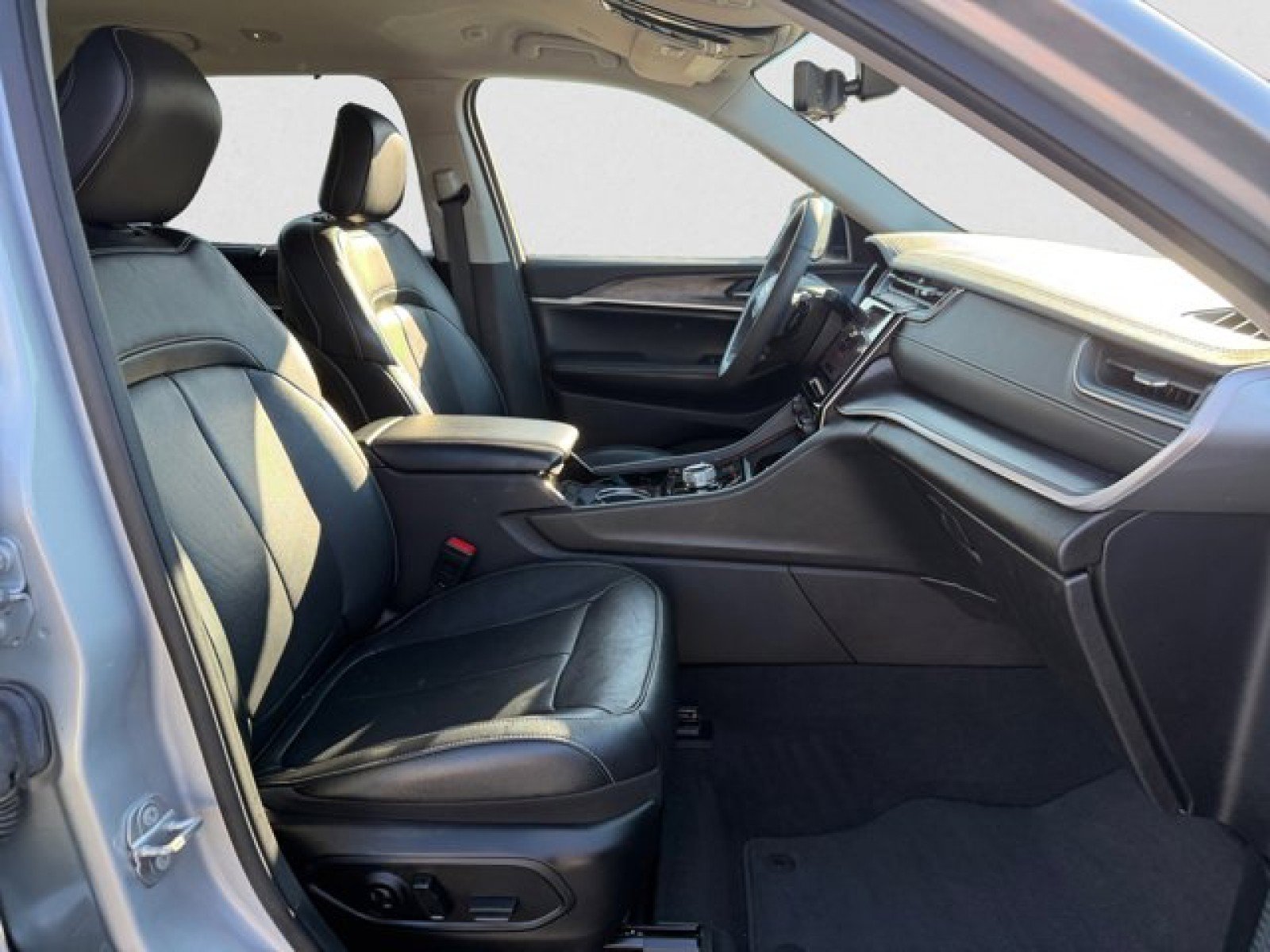 Used 2023 Jeep Grand Cherokee L Limited w/ Luxury Tech Group II image 20