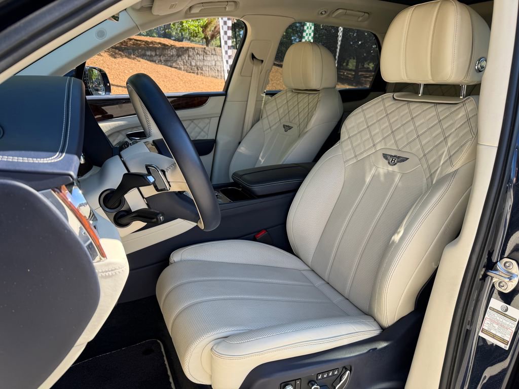 Certified 2021 Bentley Bentayga AWD/4WD image 17