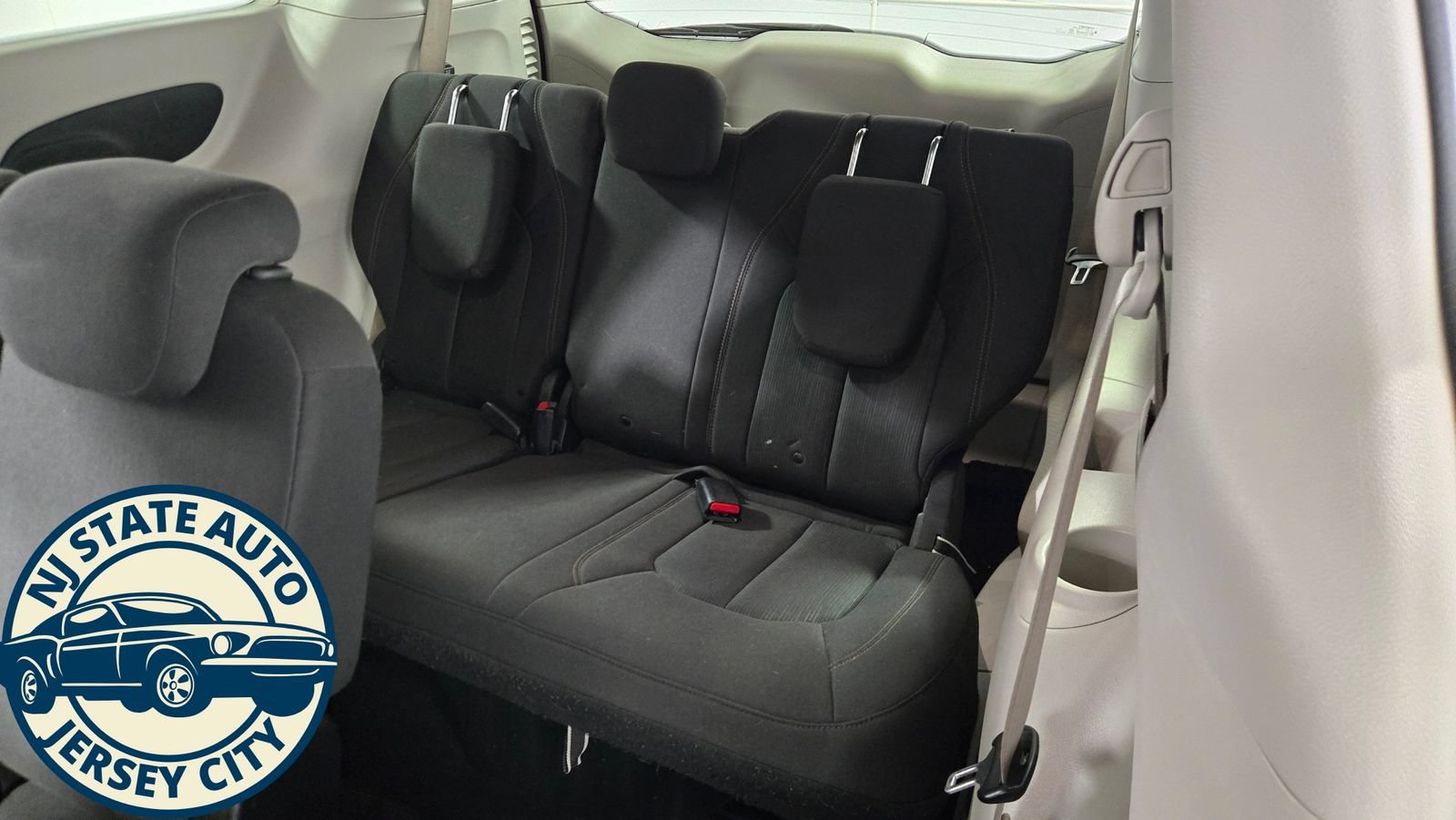 Used 2019 Chrysler Pacifica Touring Plus w/ Tire & Wheel Group FWD image 26