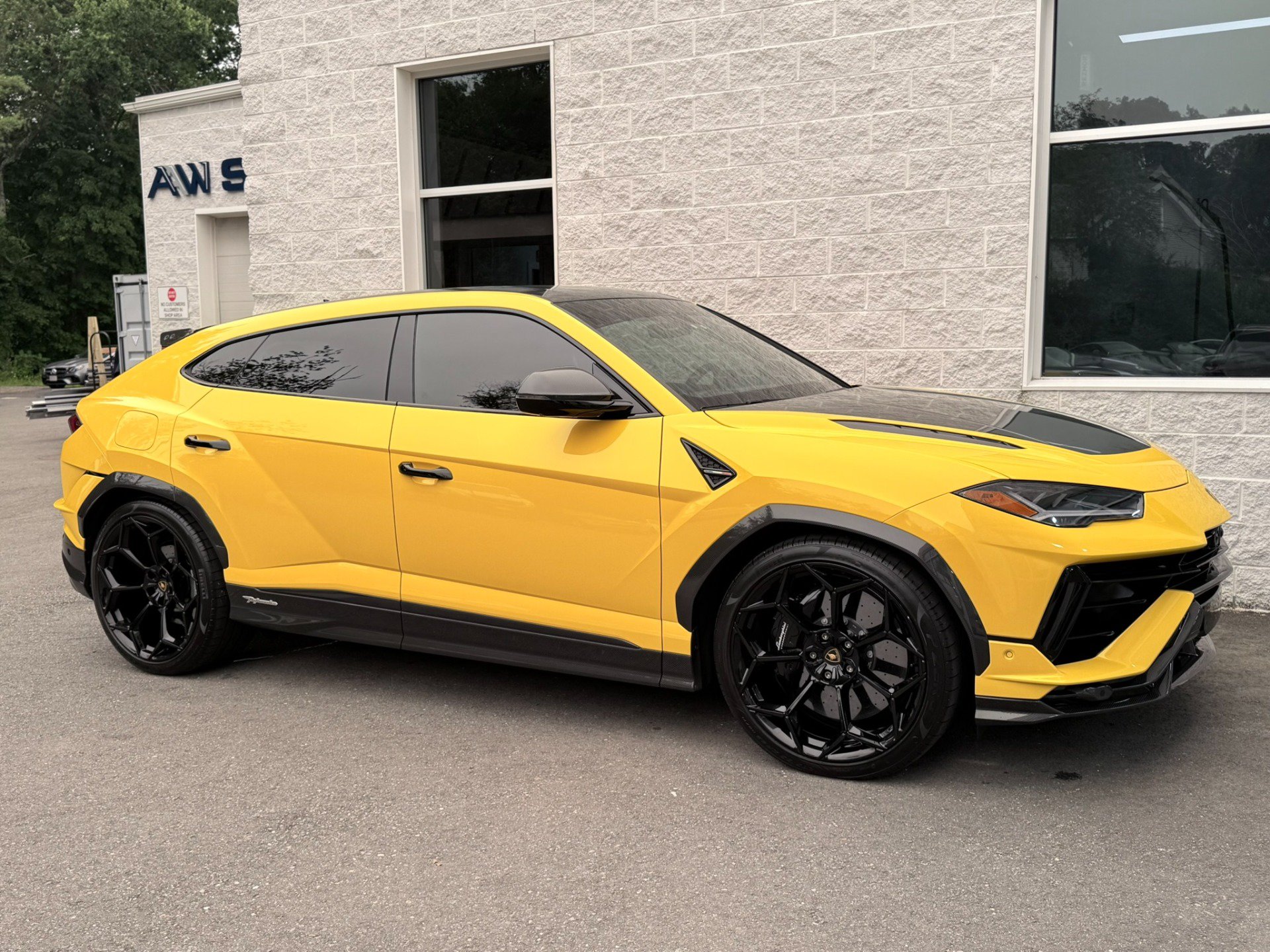 Used 2023 Lamborghini Urus Performante AWD/4WD image 42