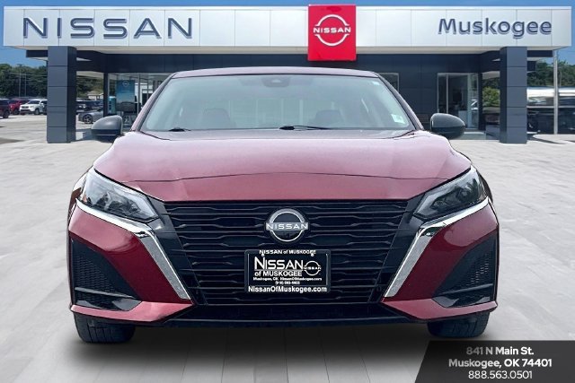 Used 2025 Nissan Altima 2.5 SV FWD image 2