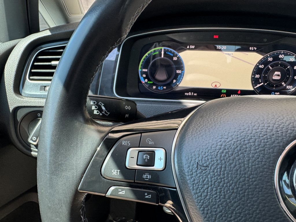 Used 2019 Volkswagen e-Golf SEL Premium image 30