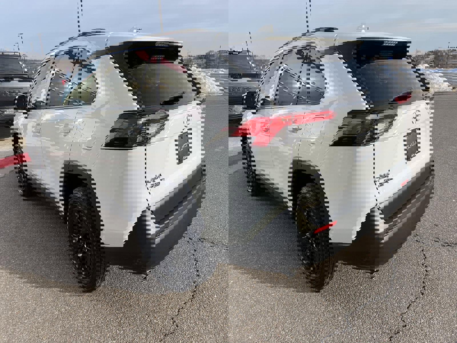 Used 2019 Toyota RAV4 XLE w/ Convenience Package image 12