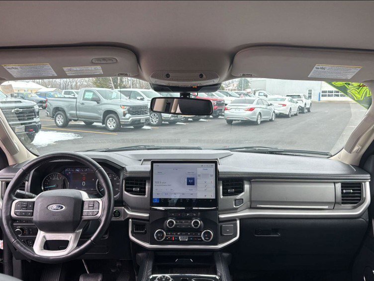 Used 2024 Ford Expedition XLT image 9