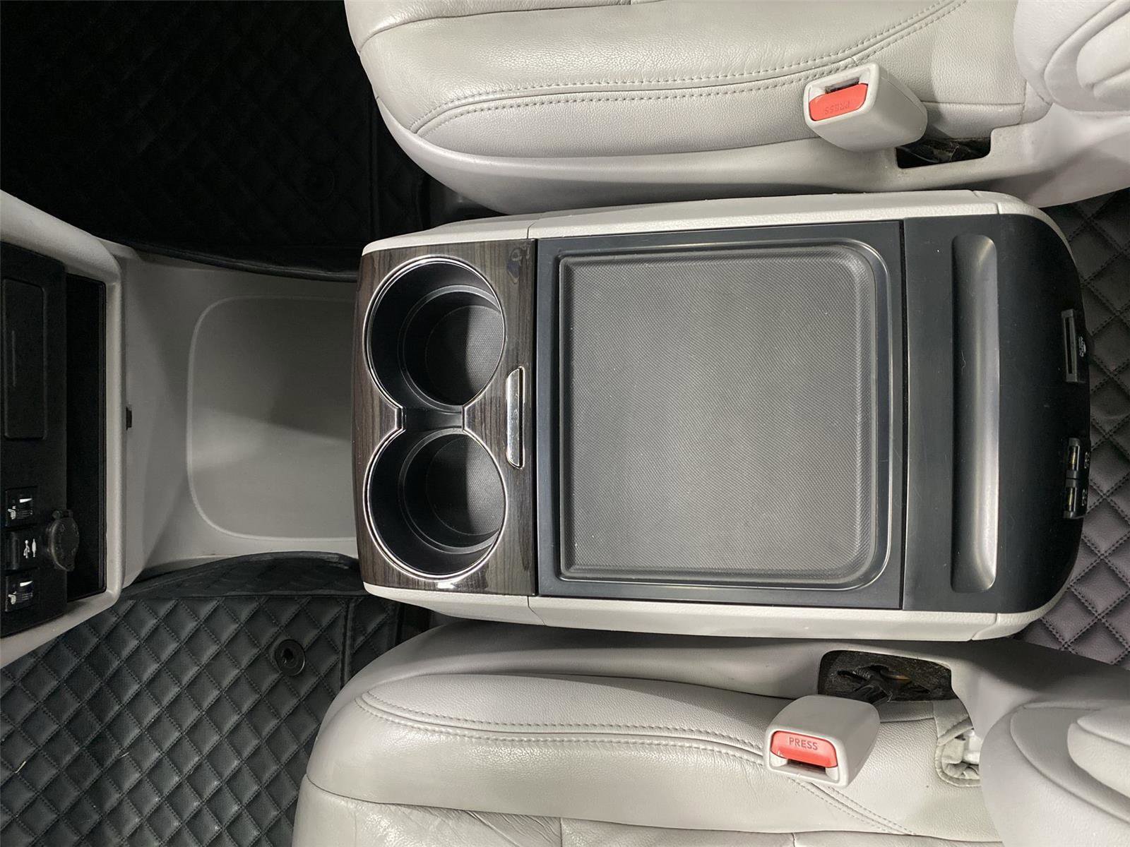 Used 2018 Toyota Sienna XLE image 27