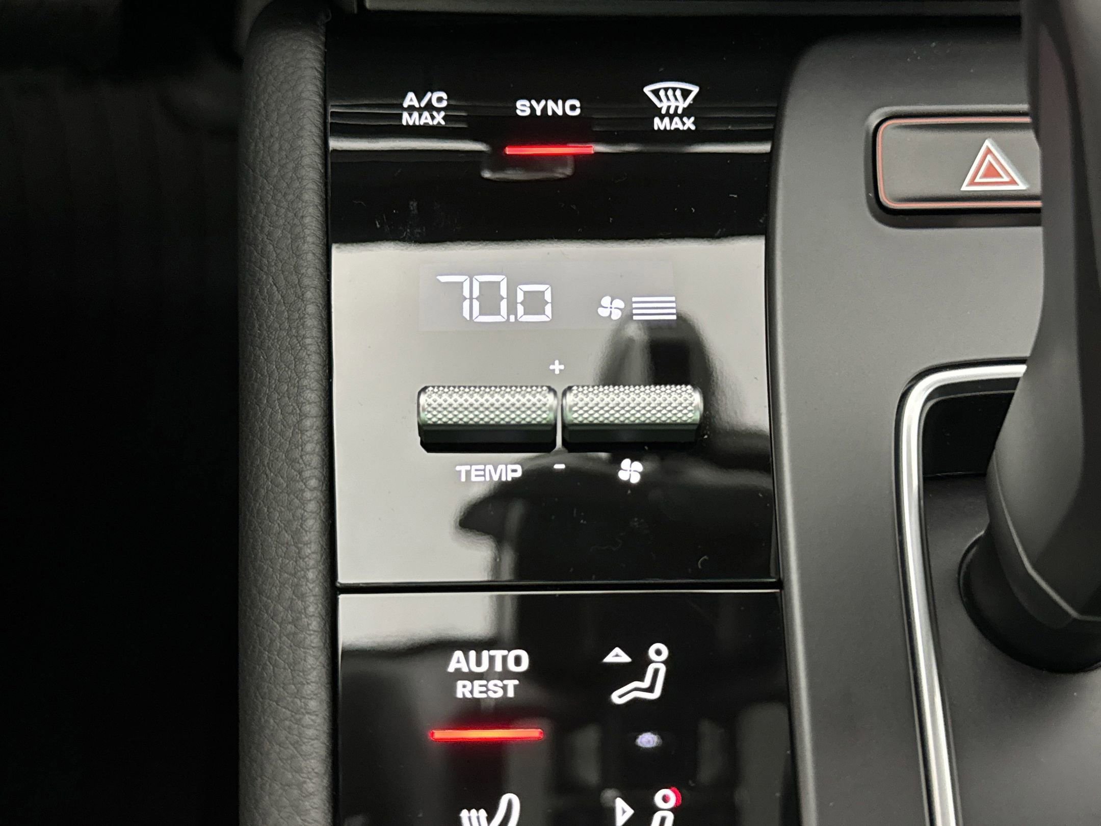 Certified 2025 Porsche Macan AWD/4WD image 19