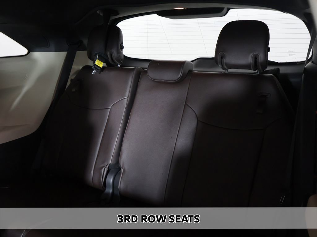 Used 2023 Toyota Sienna Platinum image 11