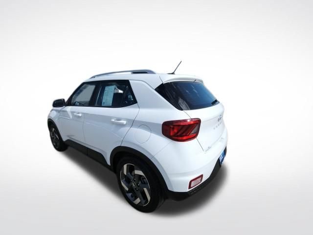 Used 2023 Hyundai Venue SEL FWD image 6