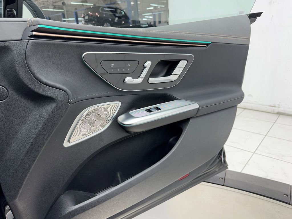 Used 2023 Mercedes-Benz EQE 500 4MATIC Sedan w/ Exclusive Trim Package image 43
