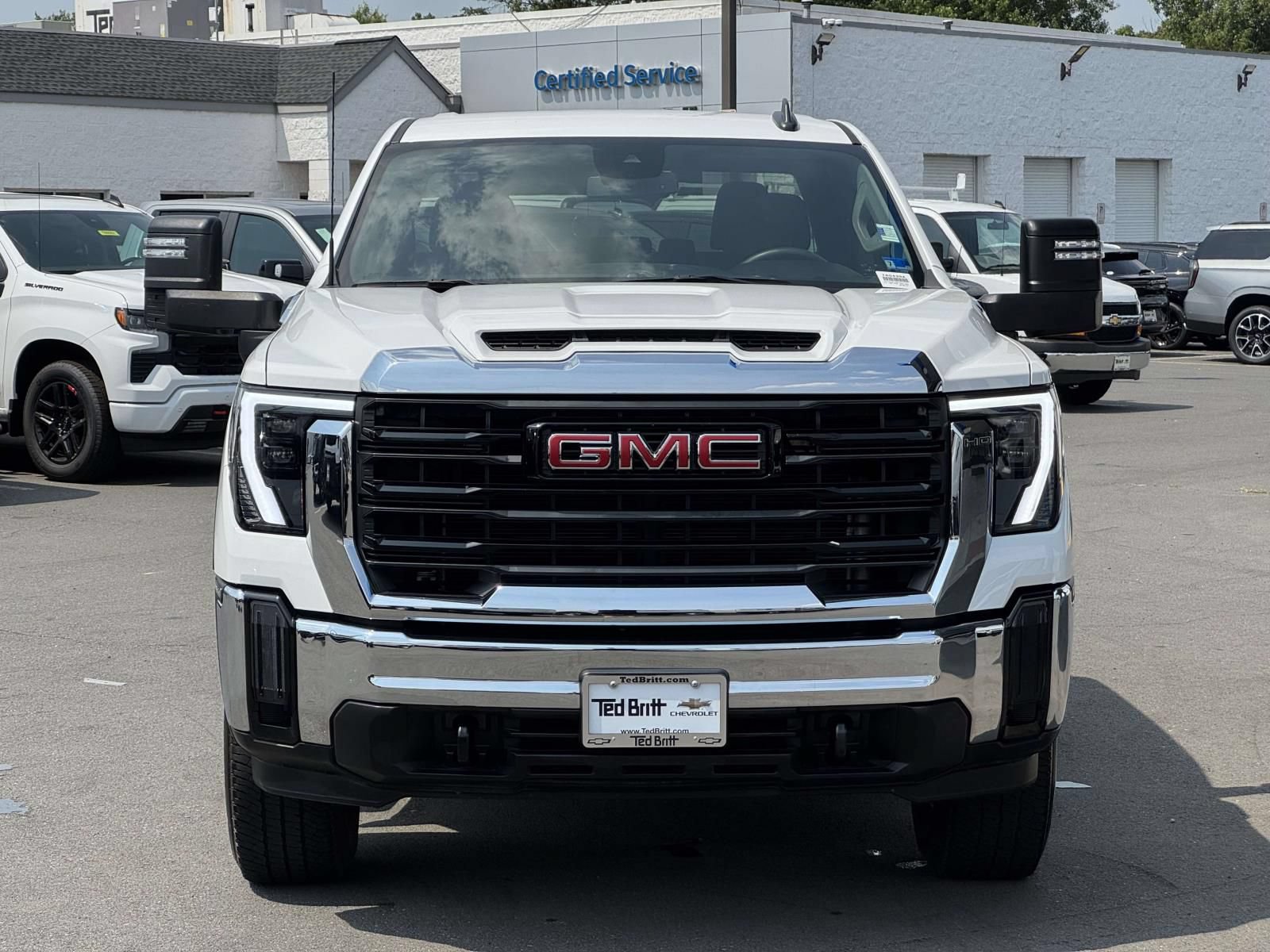 Used 2024 GMC Sierra 3500 Pro RWD image 2