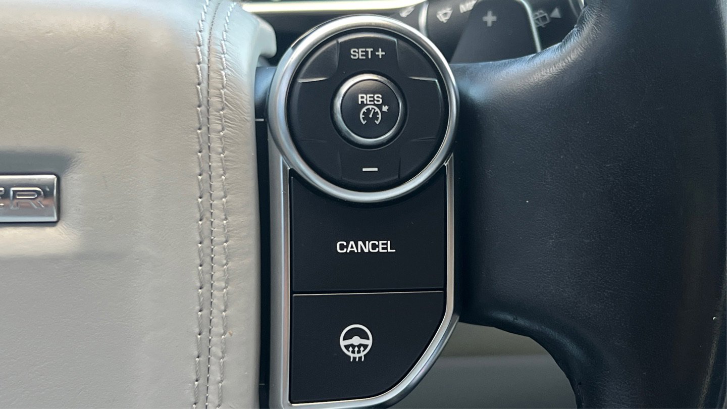 Used 2016 Land Rover Range Rover HSE image 32