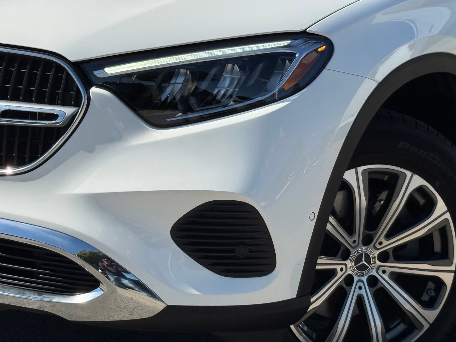 Used 2025 Mercedes-Benz GLC 300 image 3