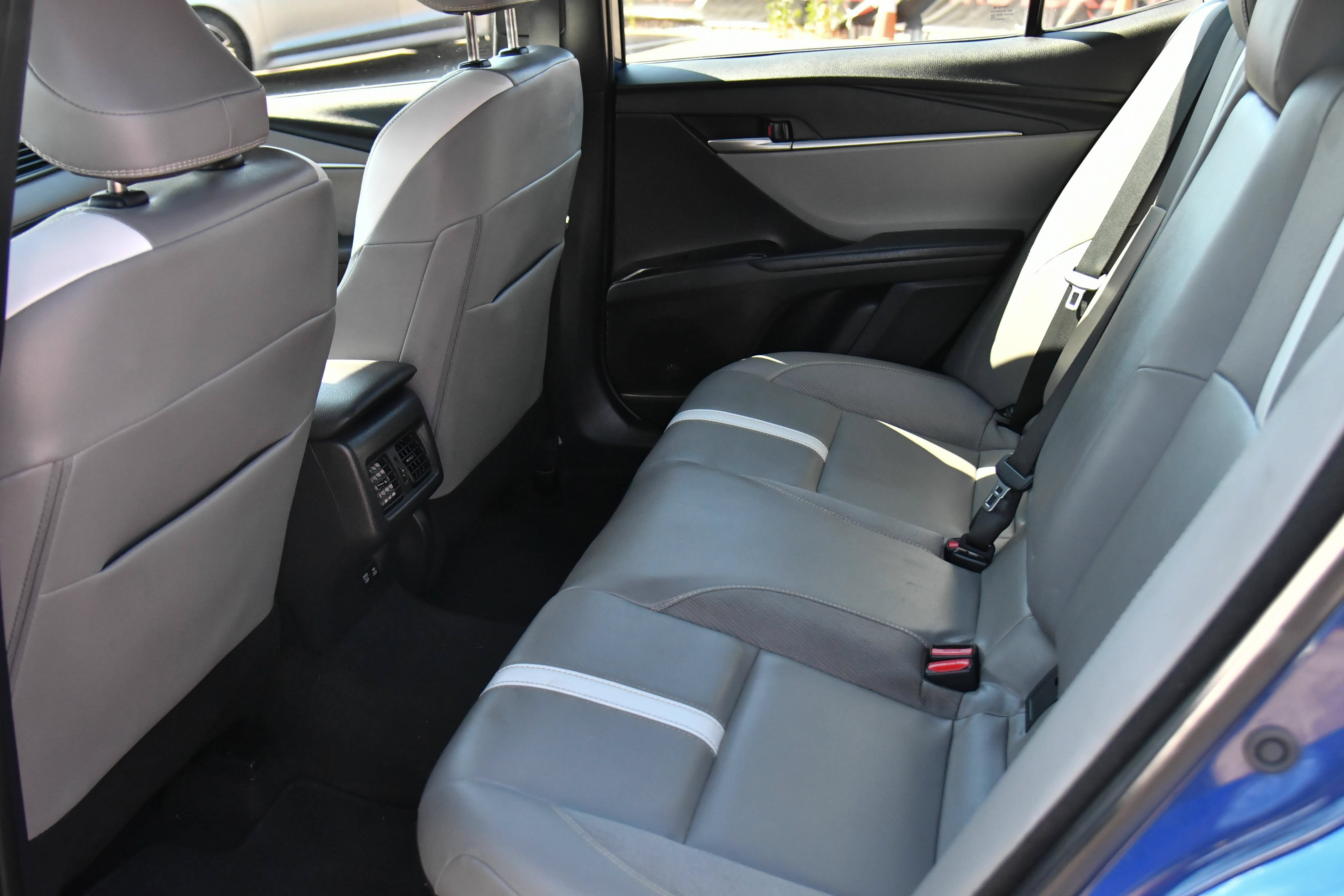 Used 2025 Toyota Camry SE w/ Convenience Package FWD image 38