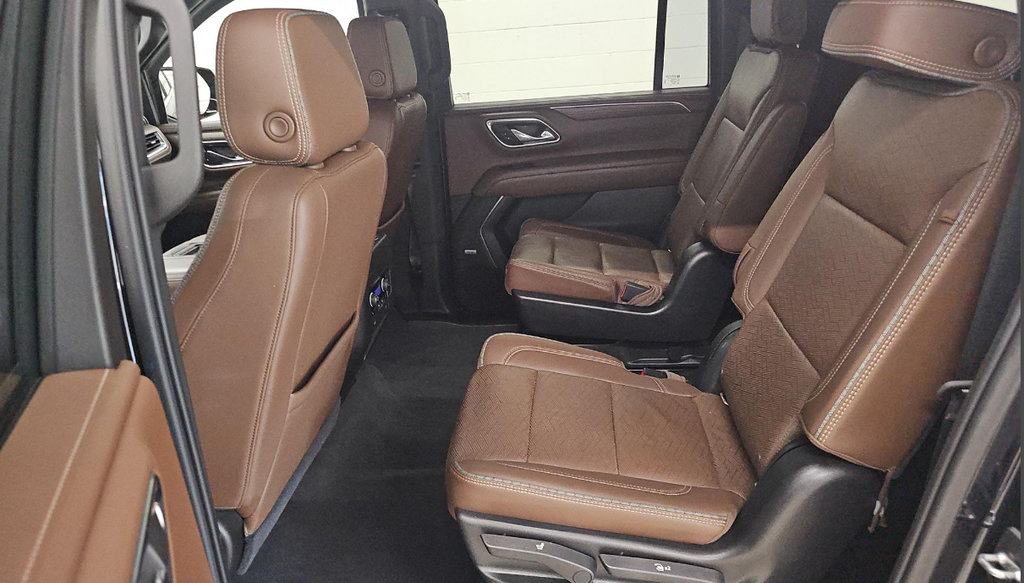 Used 2021 Chevrolet Suburban High Country AWD/4WD image 13