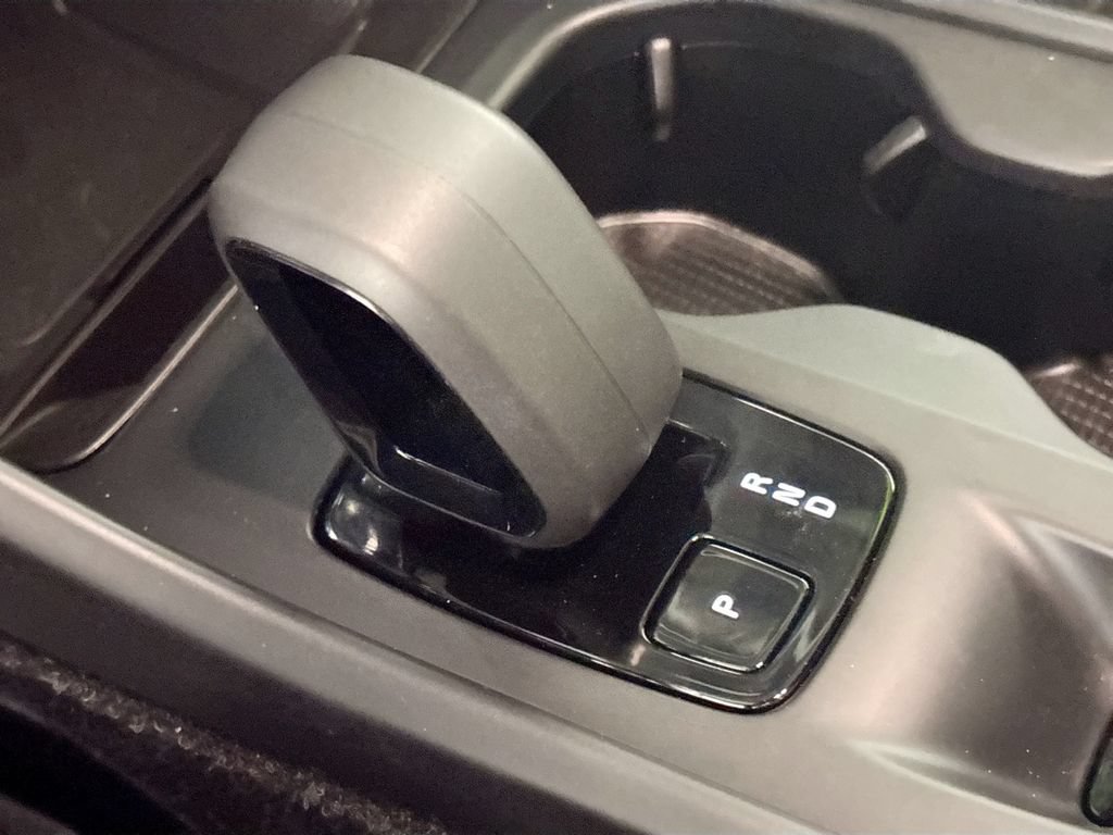 Used 2025 Volvo XC40 B5 Core AWD/4WD image 18