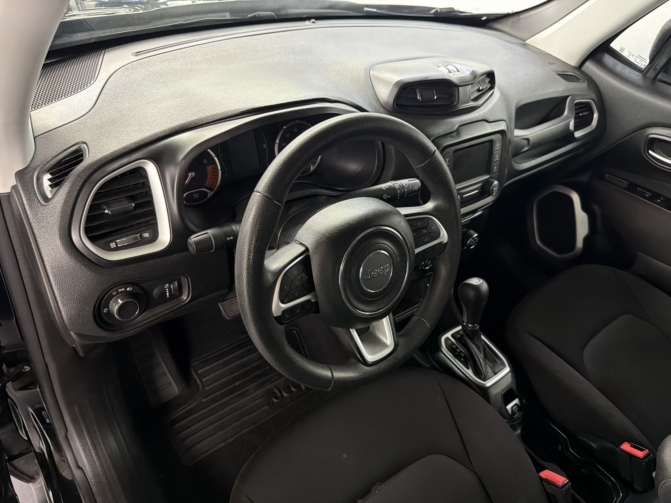 Used 2019 Jeep Renegade Sport FWD image 4
