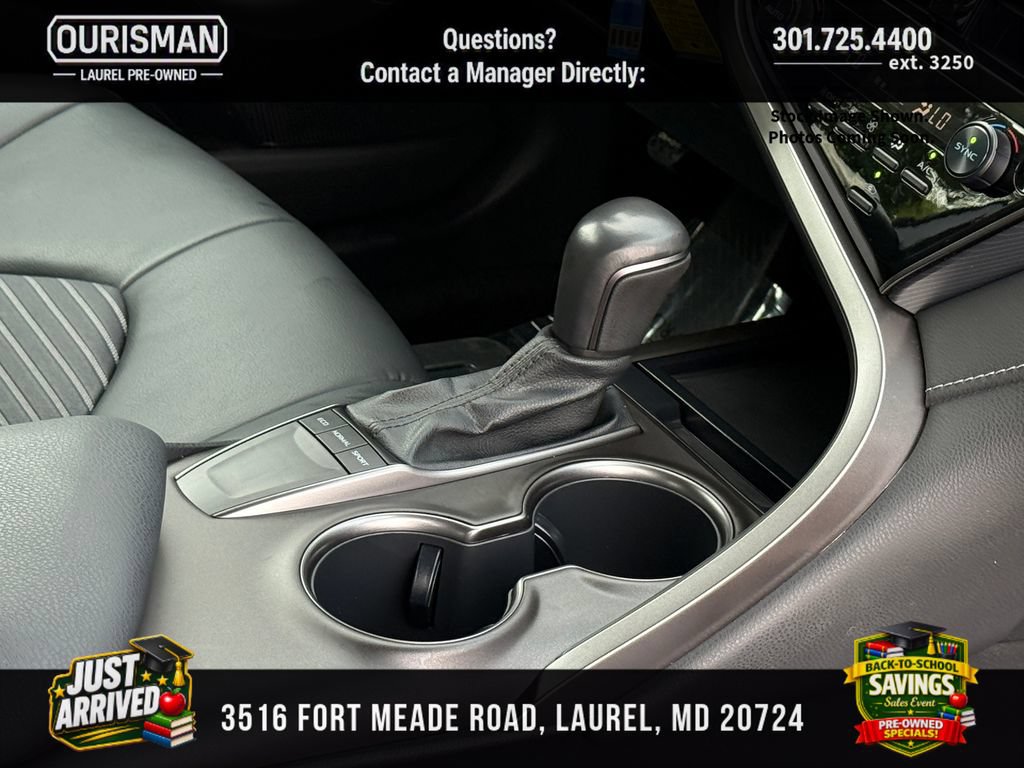 Used 2022 Toyota Camry SE FWD image 11