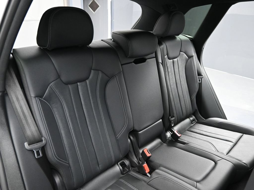 Used 2025 Audi Q5 2.0T Premium image 14