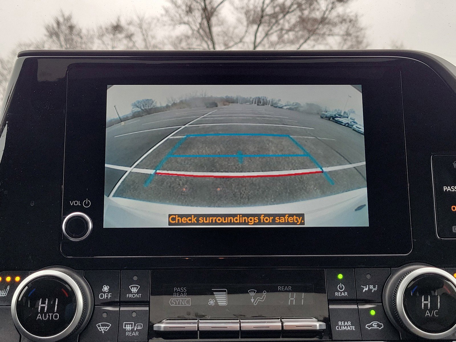Used 2024 Toyota Highlander XLE AWD/4WD image 30