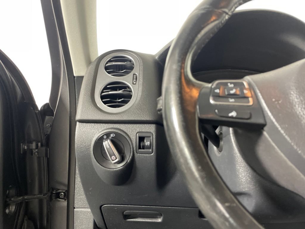 Used 2015 Volkswagen Tiguan S AWD/4WD image 13