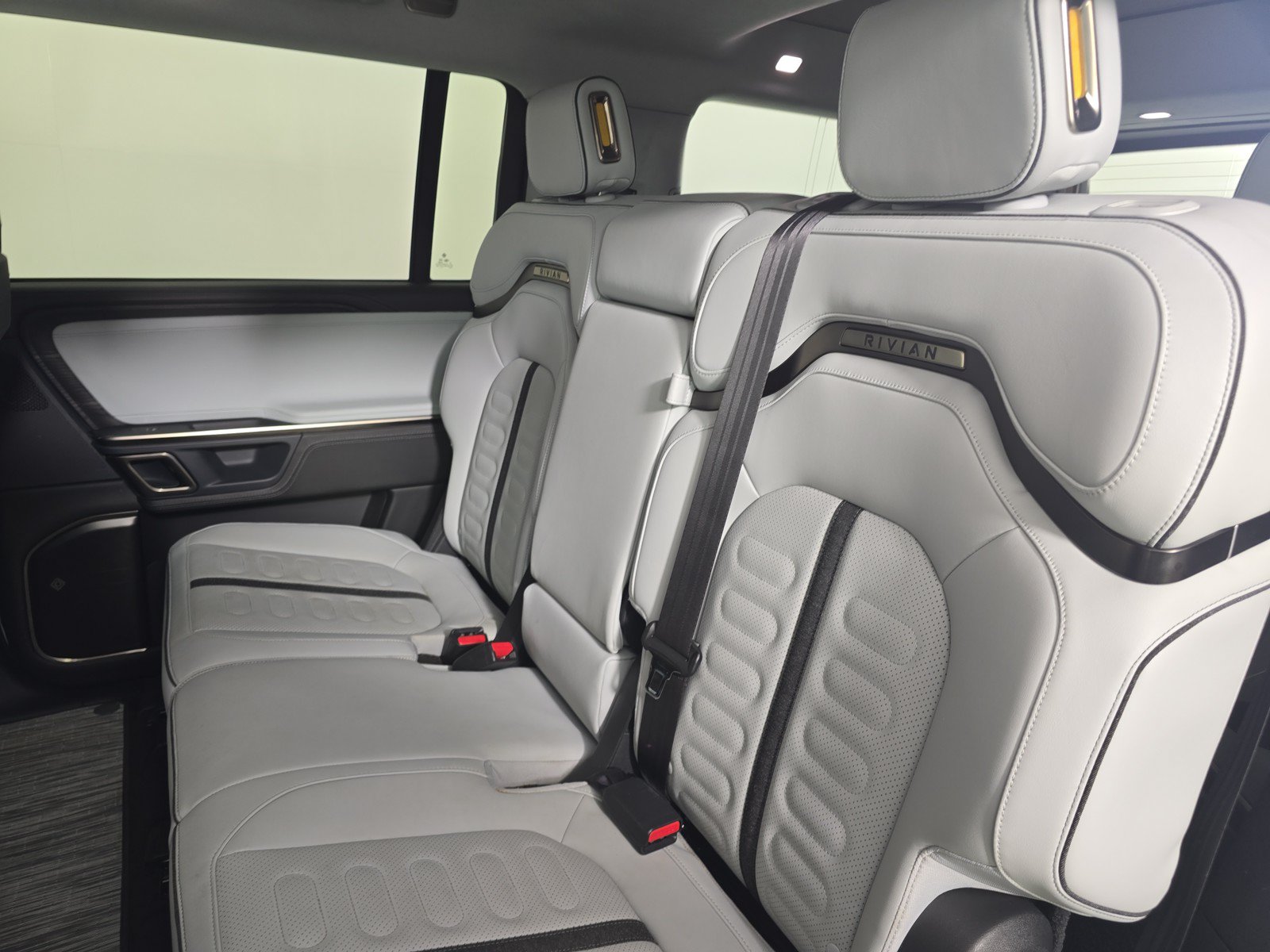 Used 2024 Rivian R1S Adventure AWD/4WD image 21