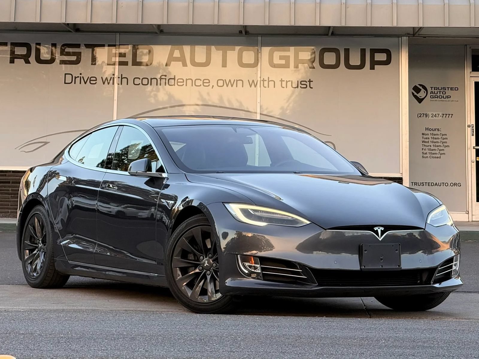 Used 2018 Tesla Model S 100D AWD/4WD image 2