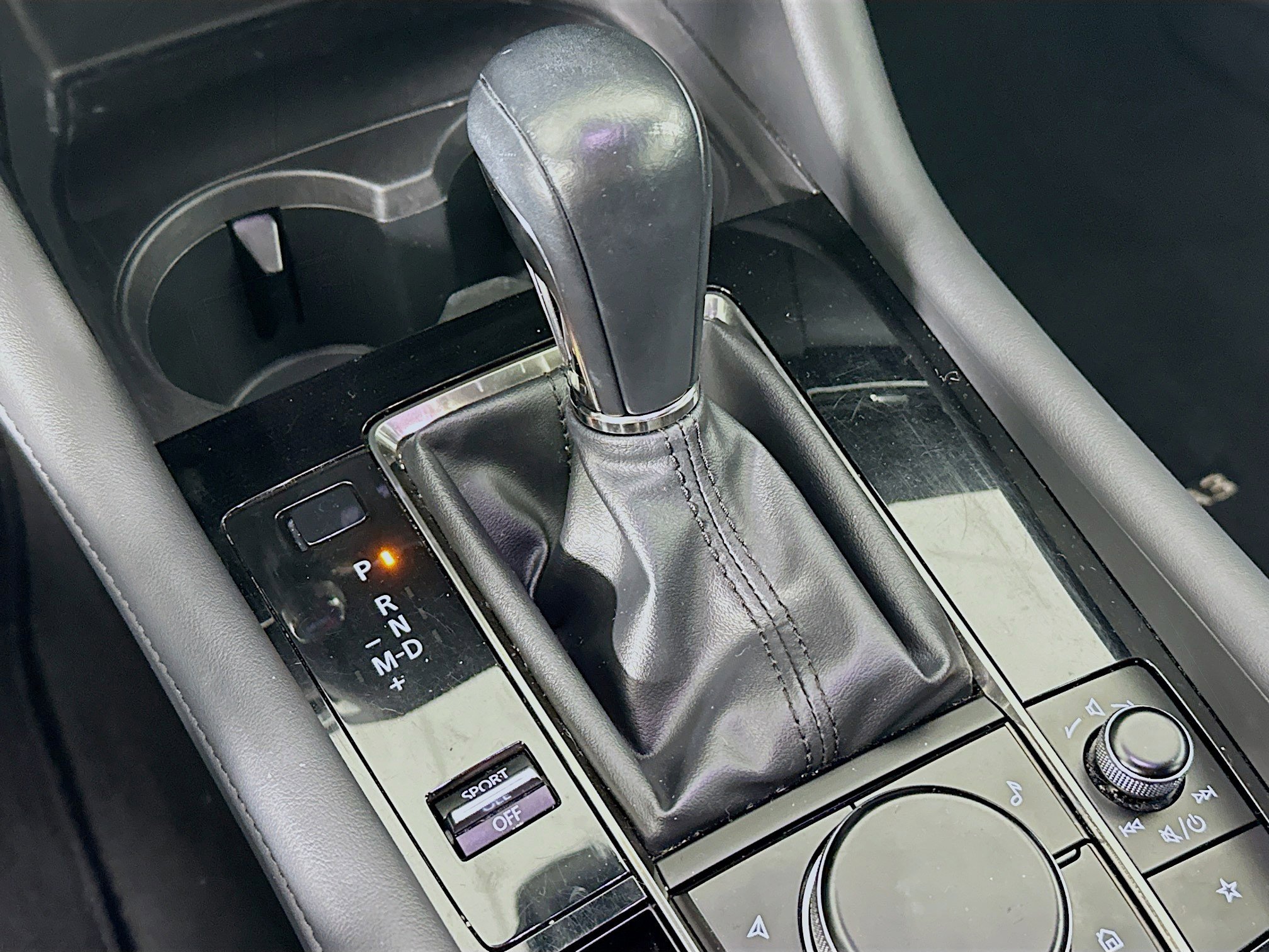 Used 2021 MAZDA MAZDA3 s image 24