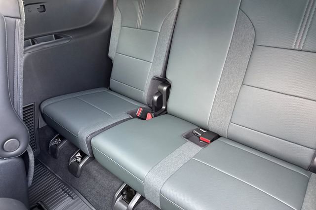 New 2026 GMC Acadia AT4 w/ Luxury Package image 17