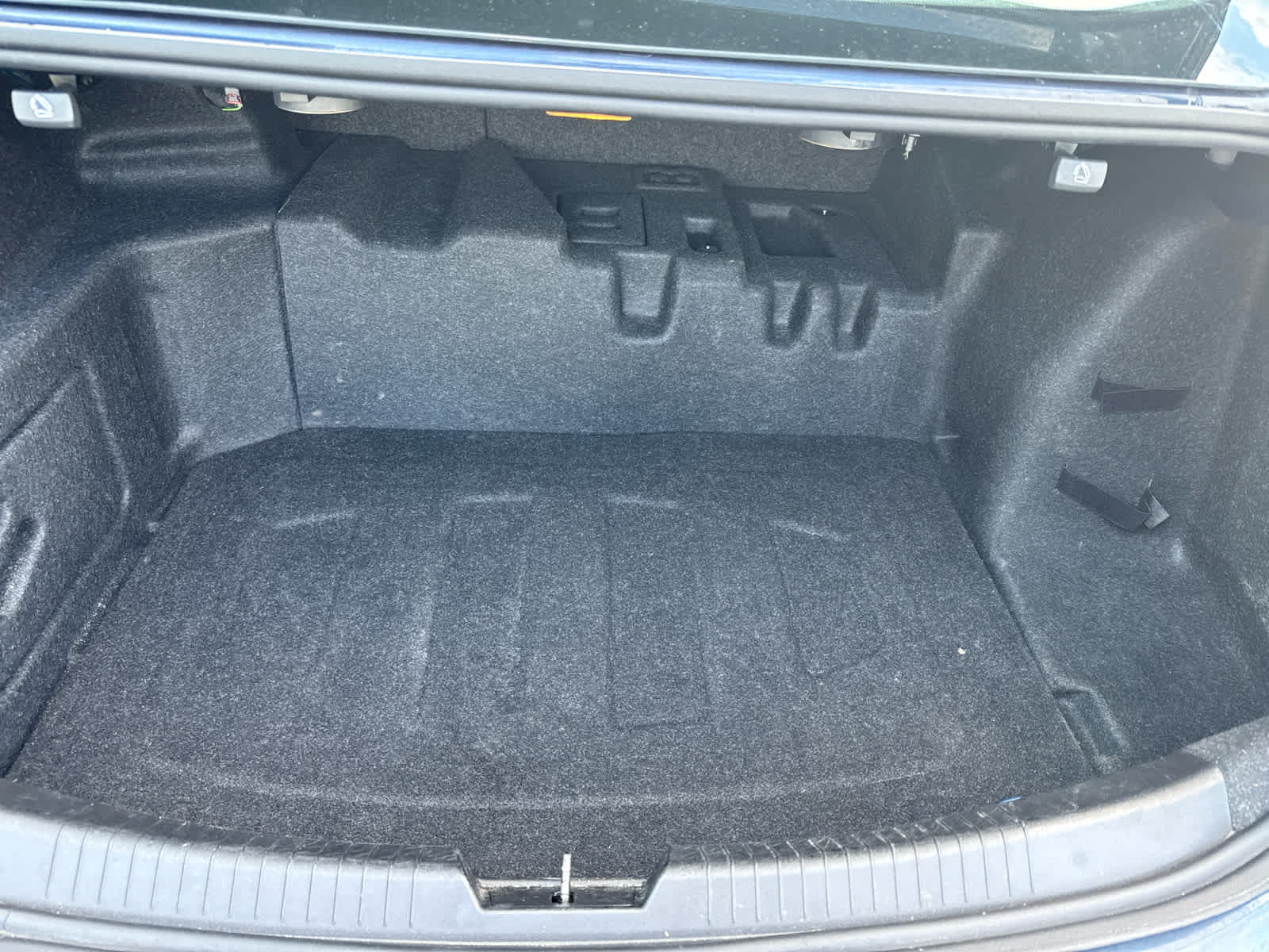 Used 2019 Chevrolet Malibu Hybrid w/ Leather Package FWD image 14