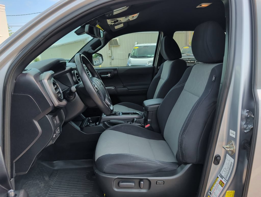 Used 2020 Toyota Tacoma TRD Off-Road w/ Technology Package AWD/4WD image 13