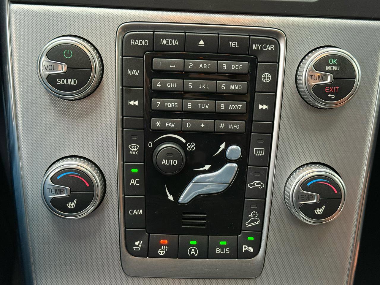 Used 2018 Volvo V60 T5 Cross Country w/ Convenience Package image 11