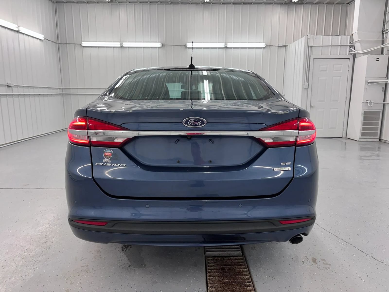 Used 2018 Ford Fusion SE w/ Fusion SE Technology Package FWD image 5