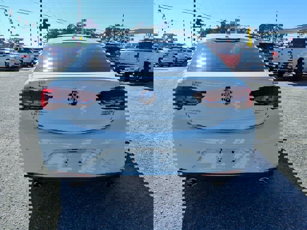 Used 2018 Buick Regal Preferred w/ Driver Confidence Package #1 image 2