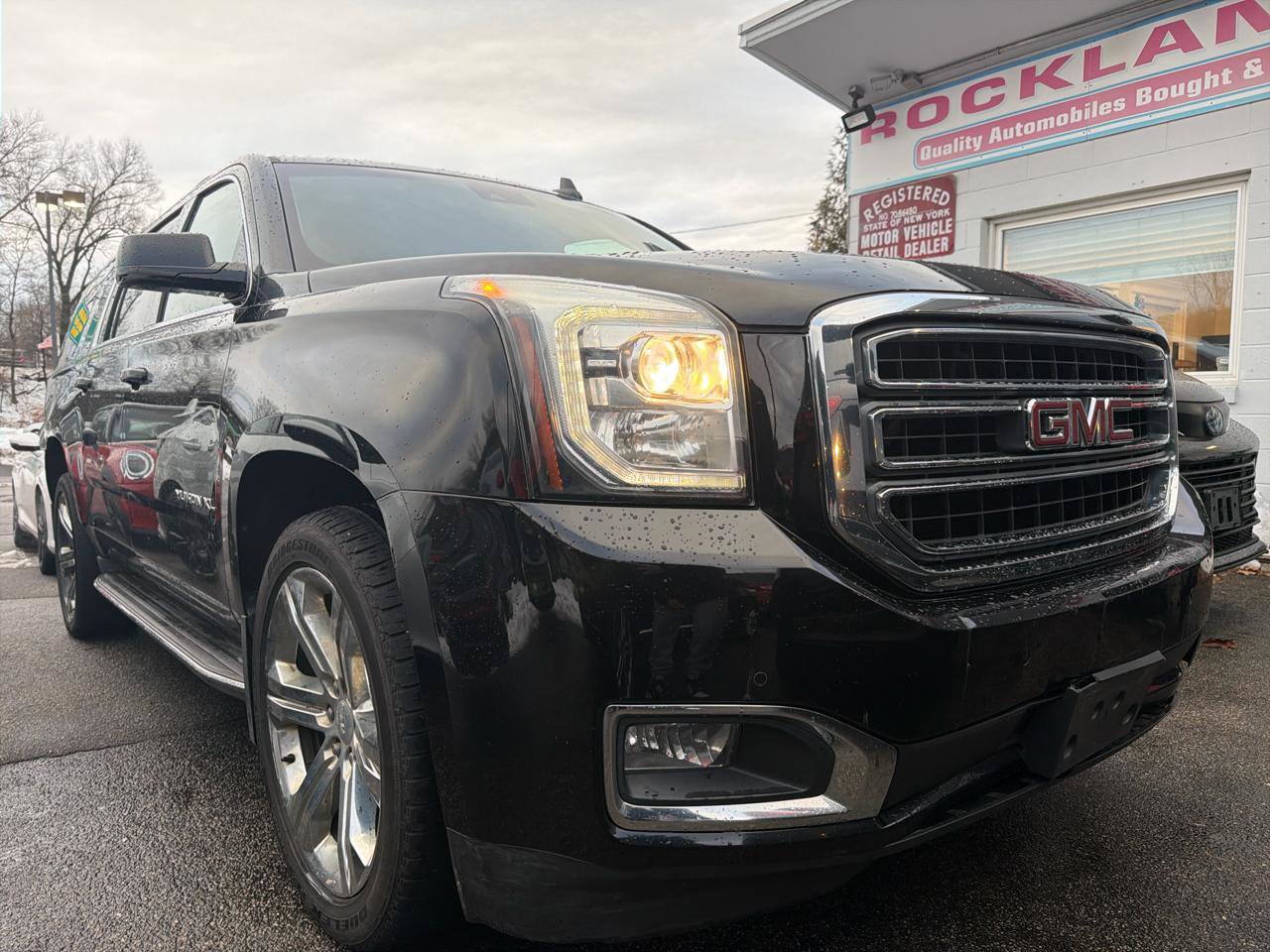 Used 2016 GMC Yukon XL SLT w/ Open Road Package AWD/4WD image 3