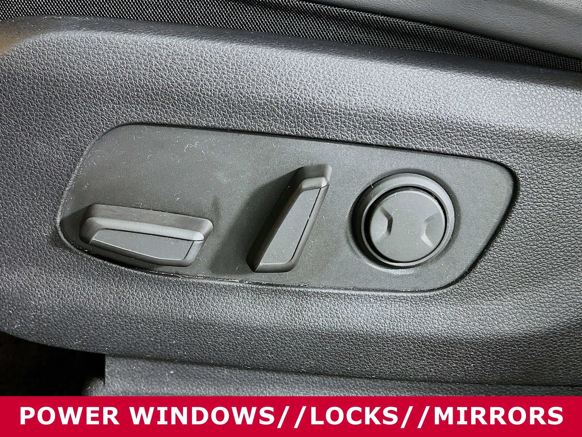 Used 2022 Kia Carnival LX image 4