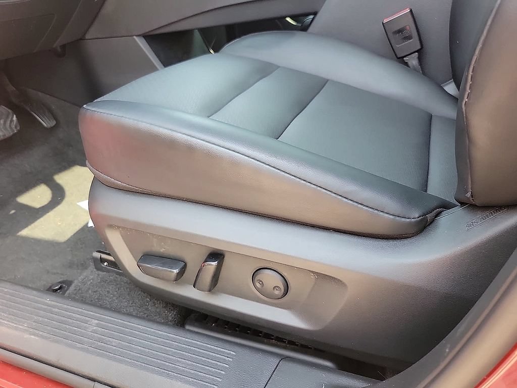 Used 2024 Nissan Rogue SV w/ SV Premium Package FWD image 12