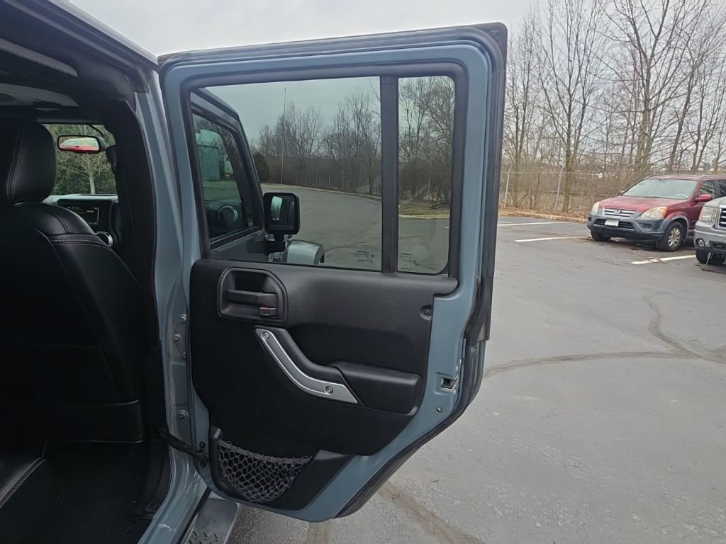 Used 2015 Jeep Wrangler Unlimited Sahara w/ Dual Top Group image 33