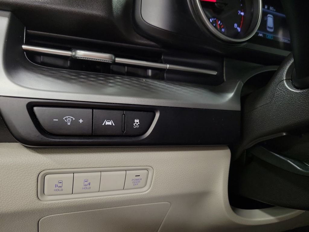 Used 2023 Kia Carnival LX FWD image 27