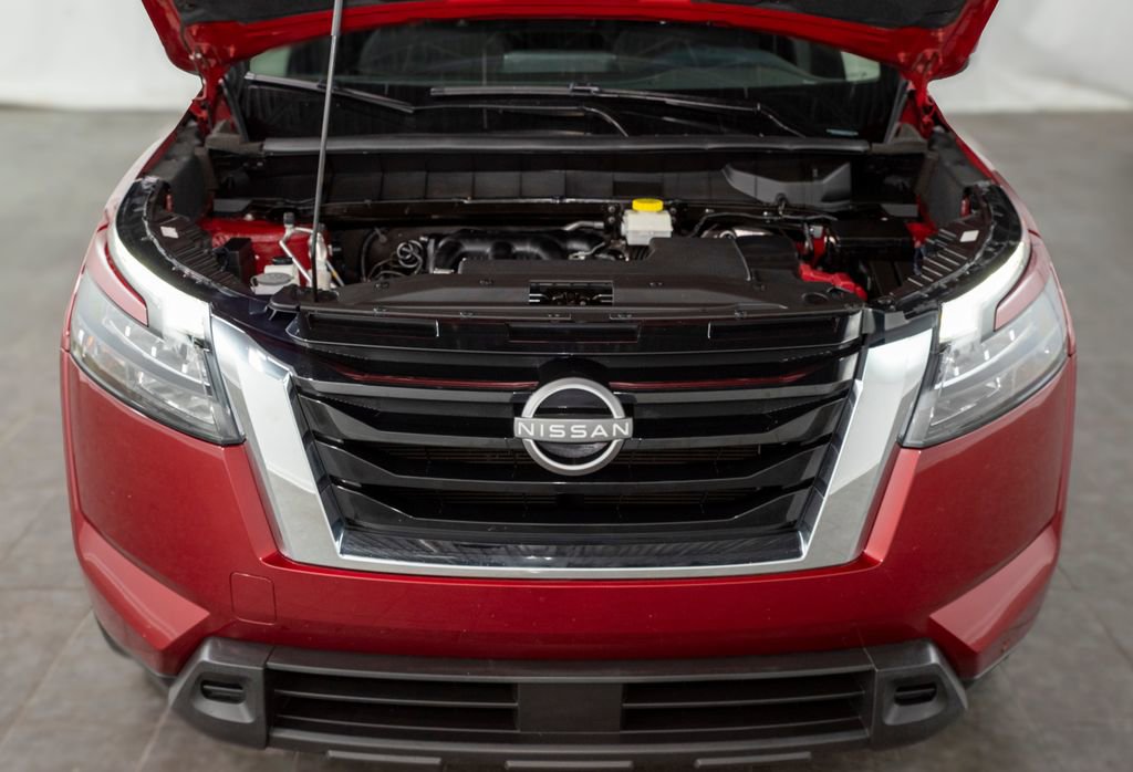 Used 2023 Nissan Pathfinder SV image 3