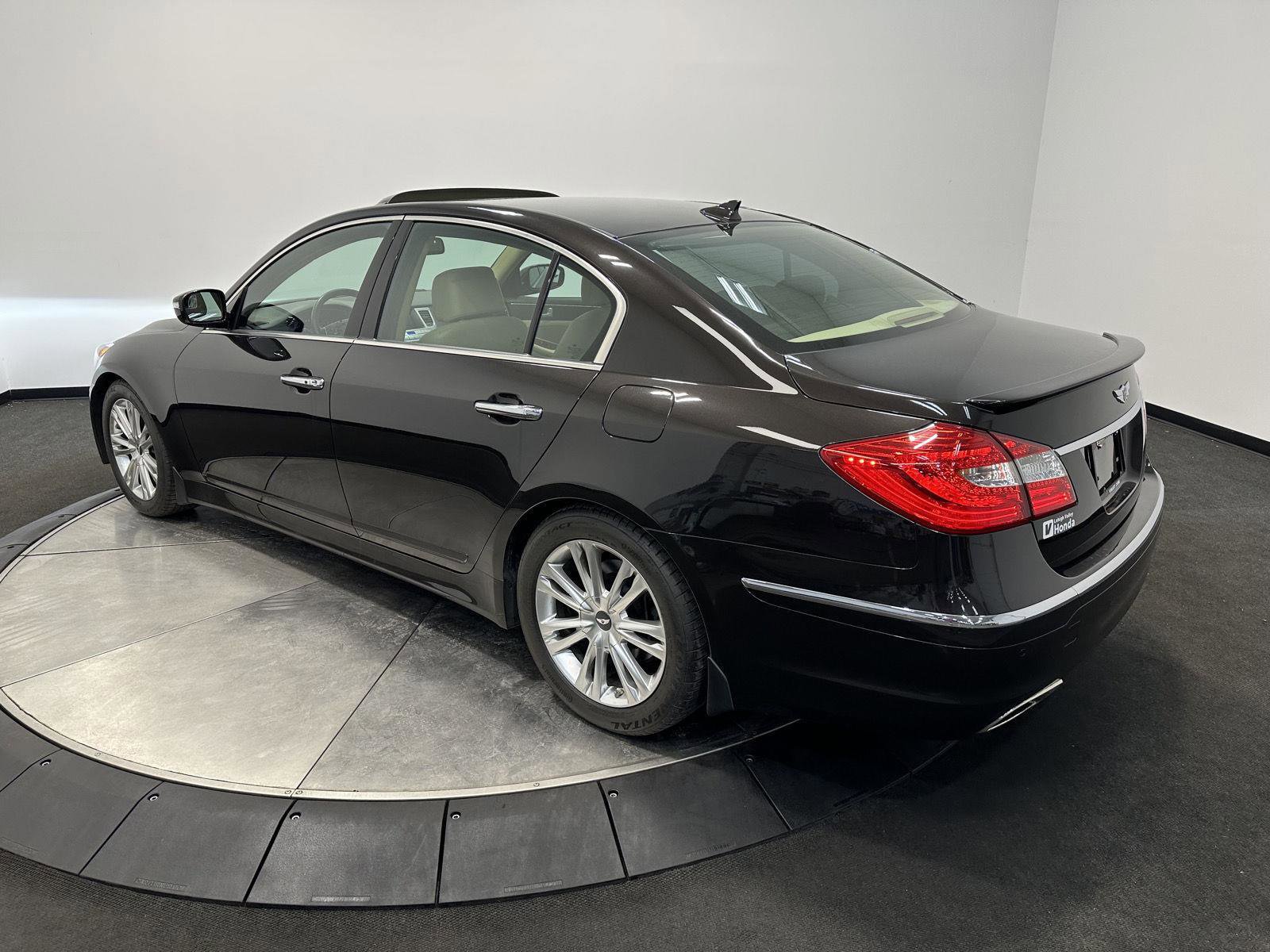 Used 2013 Hyundai Genesis 3.8 w/ Technology Pkg image 5