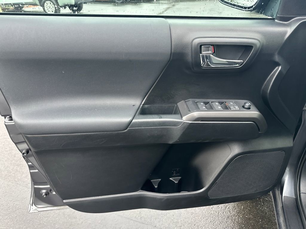 Used 2022 Toyota Tacoma TRD Off-Road image 11